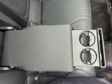 メルセデス・ベンツの定める厳しい基準をクリアしたお車のみをご案内させて頂きます。納車前整備はメーカー規定に基づき当店3Fの指定工場で入念に行なわれます。熟練のメカニックがお客様のお車を整備致します。