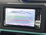 後方モニター表示でバック時の障害物もしっかり見えます!