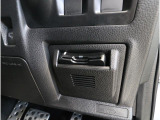ETCとしての機能はそのままに、渋滞情報等を知らせる機能もついたETC2.0!ビルトインカバーで収めてありますので、見た目もスッキリ!!
