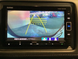 【リアカメラ】後方の距離感や障害物を、モニター越しにそっと教えてくれる機能です。見えにくい場所を確認できる安心感が、落ち着いたハンドル操作を支えます。