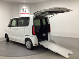 当車はスロープ付きの車いす仕様車です。緩やかなスロープをウインチで車いすを引っ張って乗り降りができます。福祉車両の総額表示価格は課税・非課税で変わります。詳細はスタッフにお問い合わせ下さい。