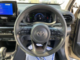 運転中でも簡単な操作ができるステアリングスイッチついてます♪