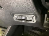 ハンドルの左下にETCがついています。高速道路の料金所の通過も楽々です!。 カードの取り出しもしやすい場所についています。