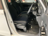 運転席まわりです。運転席からの視界が左右に広く隅々まではっきりと見渡せます!クルマの前端も把握しやすく安心して運転できます!