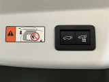 パワーバックドアは荷物の出し入れがしやすい優れもの!スイッチひとつで重たいバックドアが締まります!日用品の大量買い出しにも大活躍!