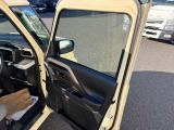 運転席のドア内部でございます。