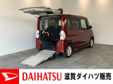 低床で電動ウインチによるスムーズな乗降ができます!また、スロープは軽量で手動操作も楽々に行えます。車内はフラットフロアーで走行中もしっかり固定。詳しくはスタッフまでお尋ねくださいませ。
