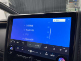 ブルートゥースに接続することにより、スマホに入ったお気に入りの音楽を車内で楽しむことができます♪あると本当に便利な機能になっています!