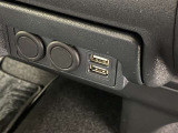 【充電用USB端子】充電ケーブルをそのまま挿せる☆スマートフォンなどの充電に便利です。