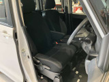 運転席まわりです。運転席からの視界が左右に広く隅々まではっきりと見渡せます!クルマの前端も把握しやすく安心して運転できます!
