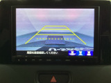 バックでの車庫入れも安心です! リアカメラが付いているバックモニター付のナビを装備しております。操作線もついており距離感も画面から確認できます。