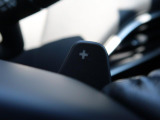 ステアリングパドルシフト『クイックなシフト操作が可能!レスポンスが高く、運転者様のギア変則にしっかりとついてきてくれます!ジャガーと一体となれる装備です。』
