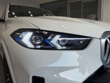 BMWの伝統の丸目4灯ヘッドライトでございます。LEDライトで視認性もよく明るく安全性の向上につながります。