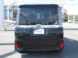 バックカメラが付いているので後方確認が非常にしやすいです。今や運転初心者も熟練者も必須装備!ついていて損はないですね♪