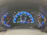 目に優しいオプティトロンメーター。中心のマルチインフォメーションディスプレイは車のさまざまな情報を表示致します。