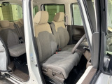 乗降がしやすい運転席。高さが調節できて小柄な方でも運転しやすいポジションをとることができます。