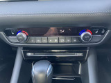 【エアコン/シートヒーター】オート式エアコンは操作性もバッチリ!運転席助手席にはシートヒーターが、座面と背もたれをすばやく温め、寒い時期にも快適な運転環境を提供します。