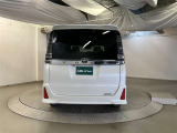 バックカメラが付いているので後方確認が非常にしやすいです。今や運転初心者も熟練者も必須装備!ついていて損はないですね♪