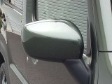 運転席ドアミラー周辺の写真です。