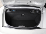 車両に関するお問合せは、ポルシェセンター神戸 六甲アイランド認定中古車センター TEL 078-846-3441までご連絡ください。