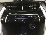 左右独立温度コントロールフルオートエアコンです。運転席、助手席それぞれで独立して温度設定ができます。冷え性の方が乗っても安心ですね♪