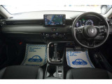 運転にかかわる様々な操作を安全に行えるように視点移動が少なく、操作性に配慮されたスイッチ類が凝縮されたコクピットです。