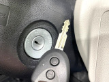 【キーレス】少し離れた場所からでもボタン一つでドアの開錠・施錠ができるのでとっても便利!ドアの鍵穴周りに傷をつけることもありません♪