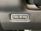 ハンドルの左下にETCがついています。高速道路の料金所の通過も楽々です!。 カードの取り出しもしやすい場所についています。