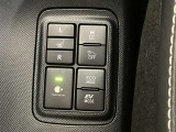 今では必須となっているトヨタ安全装置付き車両です!衝突軽減ブレーキ・車線はみだしアラート・日が落ちてくると自動でにライトが点灯するオートライトも完備しております!なんどもう一つ・・・