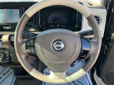 運転中でも簡単な操作ができるステアリングスイッチついてます♪