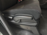 運転席シートハイトアジャスター