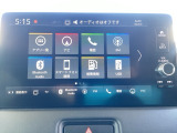 Honda CONNECTディスプレイはナビ、スマホ連携、車両情報表示、各種設定操作を一つに集約した高機能タッチパネル。直感的に使える便利なインターフェースです。