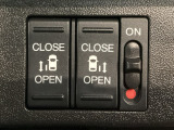 【両側パワースライドドア】両側がパワースライドドアになっており、運転席のスイッチやスマートキーでも開閉が可能です!開口部も広いので乗り降りも楽々♪