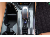 軽い力でシフトチェンジできる電子制御式シフトです。