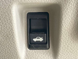 運転席からトランクのドアを開けるスイッチです