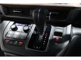 インパネシフトだから視線の移動も少なく足元もスッキリ♪運転席もゆったりしているのでゆとりを持ってドライブできますね!