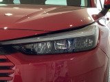 LEDヘッドライトは、点灯の瞬間から最大光量を発揮し、突然暗くなるトンネルなどでの安定感を高めます。