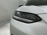 LEDヘッドライトは、点灯の瞬間から最大光量を発揮し、突然暗くなるトンネルなどでの安定感を高めます。
