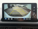 駐車時の安全確認をサポートするバックカメラも使用できます。インターナビで様々な情報を得ることもできます。