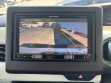 バックでの駐車が苦手な方や運転にあまり自信のない方でも後方の視界をしっかりサポート。安心して車庫入れが出来るバックカメラを装備しています!
