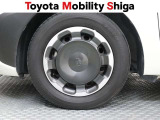 シンプルなデザインの純正ホイールキャップです。落ち着いたデザインですので車体と一体感があります。