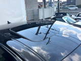 【ムーンルーフ】開放感たっぷりの希少装備、ムーンルーフが装着されています!車内に明かりを取り入れたり景色を楽しむ以外にも、車内の空気も簡単に換気できて快適です!