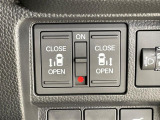 【両側パワースライドドア】スマートキーや運転席のスイッチで後席両側スライドドアの開閉が可能♪電動だから力を入れてドアを開ける必要が無く、小さなお子様でも簡単に開け閉めでき快適です♪
