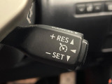 【クルーズコントロール】高速道路もラクラク走行。アクセルを離しても一定速度で走行ができ、長距離運転時の負担を軽減!加速・減速も簡単なスイッチ操作で調整できます。