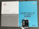 メンテナンスノート【点検整備記録簿・保証書】、取説も揃っています。スマートキーはバッグなどにしまったままボタン操作でエンジンの始動・停止ができて大変便利です。