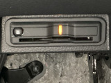 ハンドルの真下にETCがついています。高速道路の料金所の通過も楽々です。 カードの取り出しもしやすい場所についています。