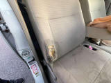 運転席シート破れ有ります