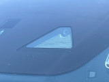 【スマートシティブレーキサポート】低速走行中に前方の車両等を認識し、衝突しそうな時は警報とブレーキで衝突回避と被害軽減をアシスト。より安全にドライブをお楽しみいただけます。