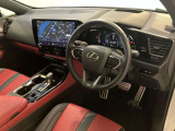 FSPORT専用本革スポーツシート。快適で操作性の良い運転の基本は、シートポジションです。