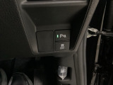 VSAは、滑りやすい路面・カーブを走っている時に起こりがちな横滑りを抑制するコンピューター制御システムです。